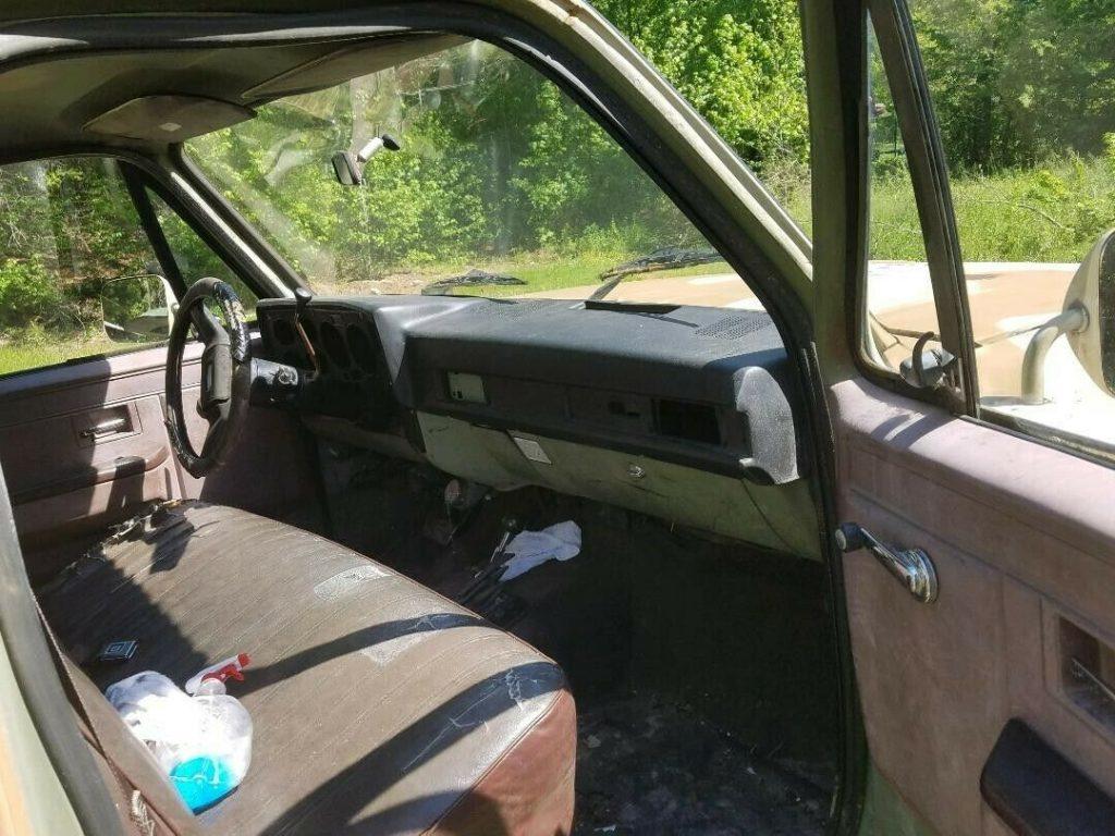 Chevrolet CUCV M1008 Military Pickup Truck 6.2L