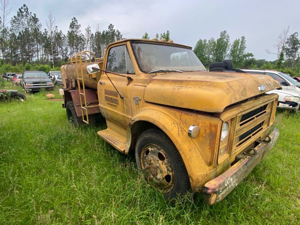 Chevrolet military fuel truck