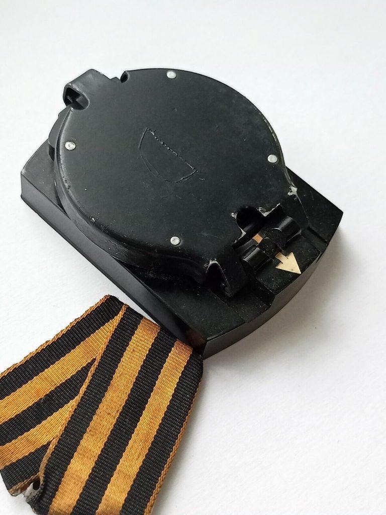Military Trophy Compass Block from the Medal Russian Soldier War Ukraine 2022