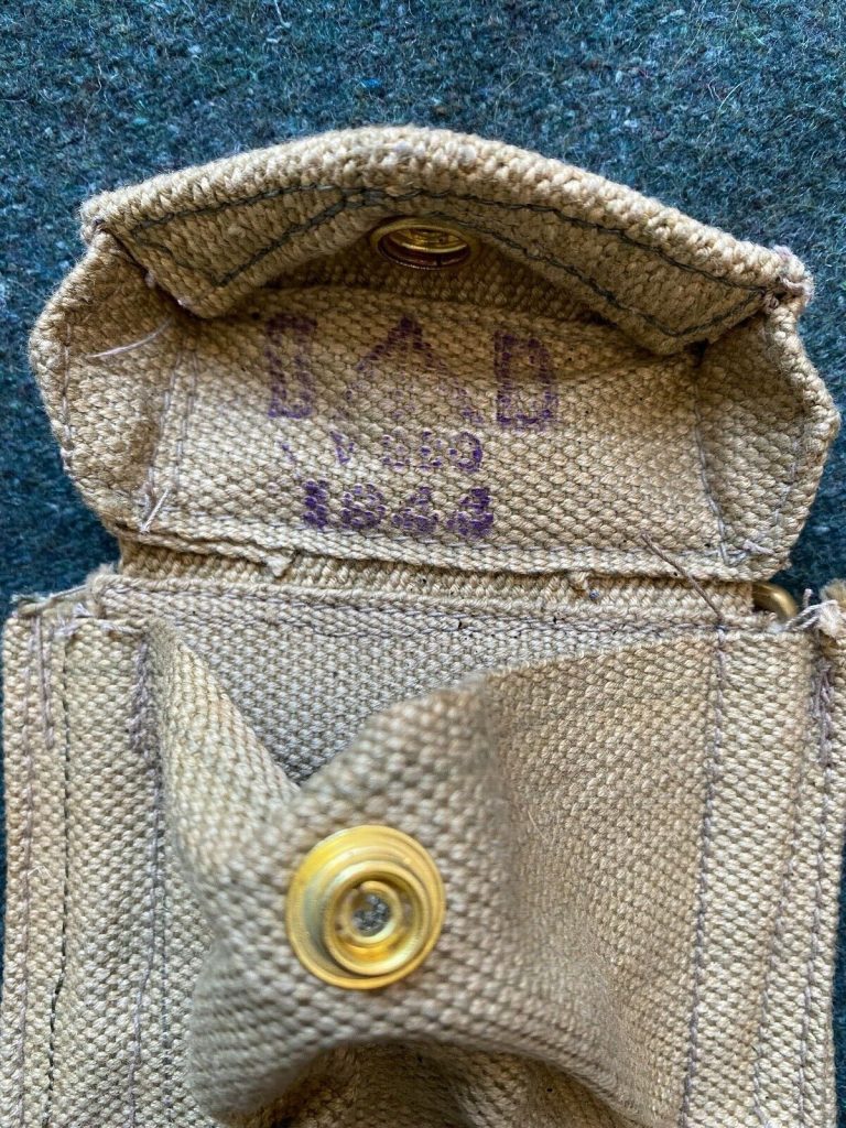 Original WW2 Australian Army 1937 Pattern P37 Pistol Ammo Pouch – 1944 Mint
