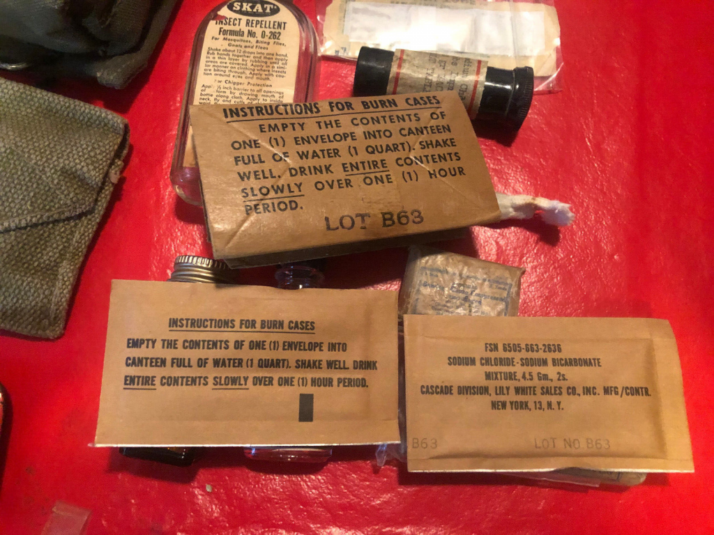 US Army USMC Jungle First Aid Kit Pouch Contents WW II KW Medic Corpsman 1st