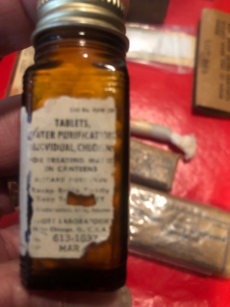 US Army USMC Jungle First Aid Kit Pouch Contents WW II KW Medic Corpsman 1st