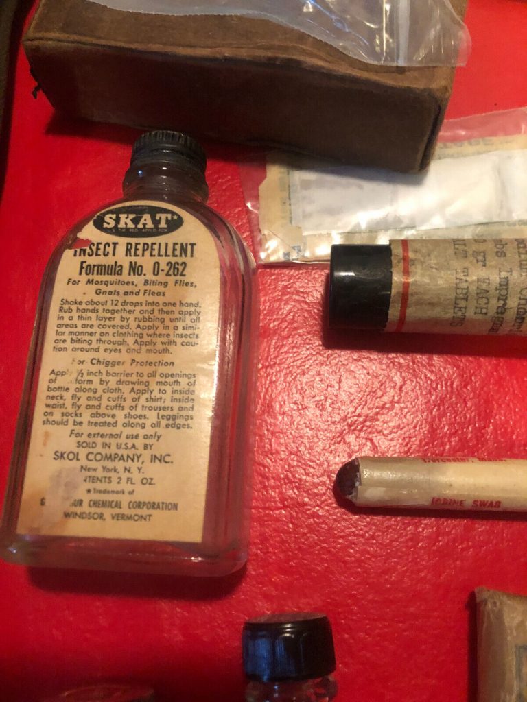 US Army USMC Jungle First Aid Kit Pouch Contents WW II KW Medic Corpsman 1st