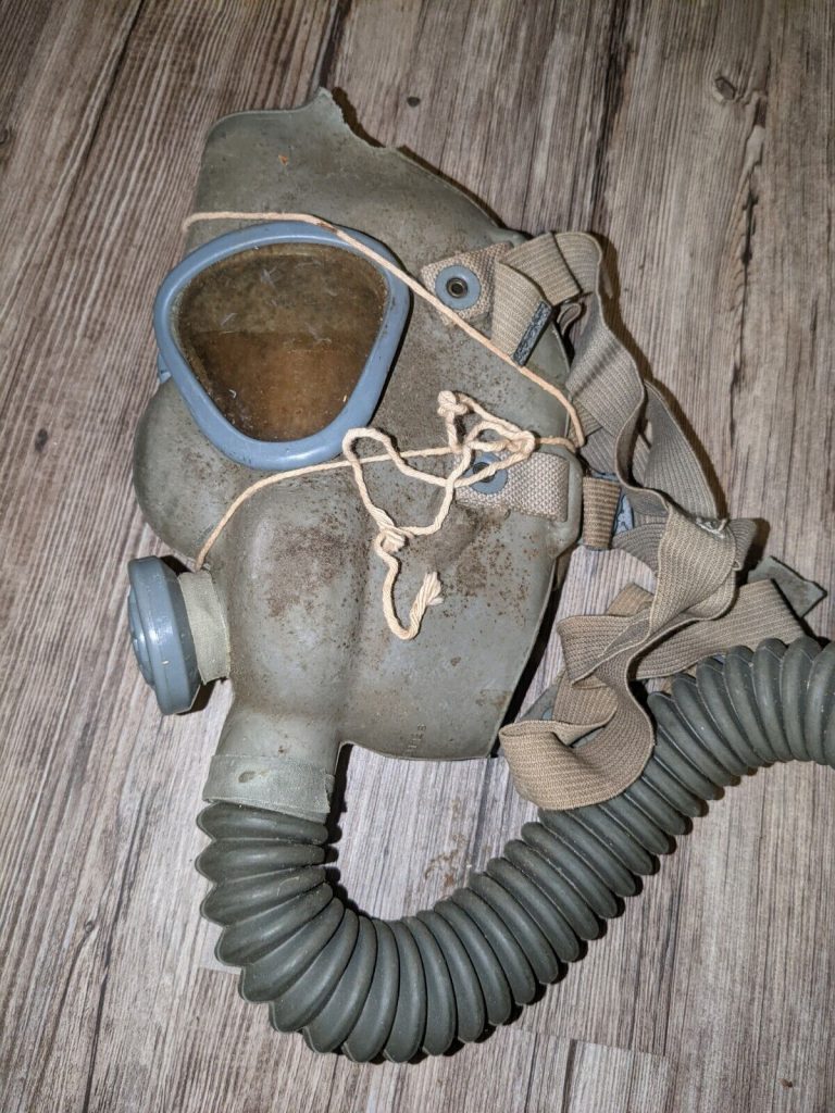 WWII Lightweight Service Mask Gasmask With Bag