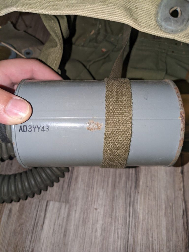 WWII Lightweight Service Mask Gasmask With Bag