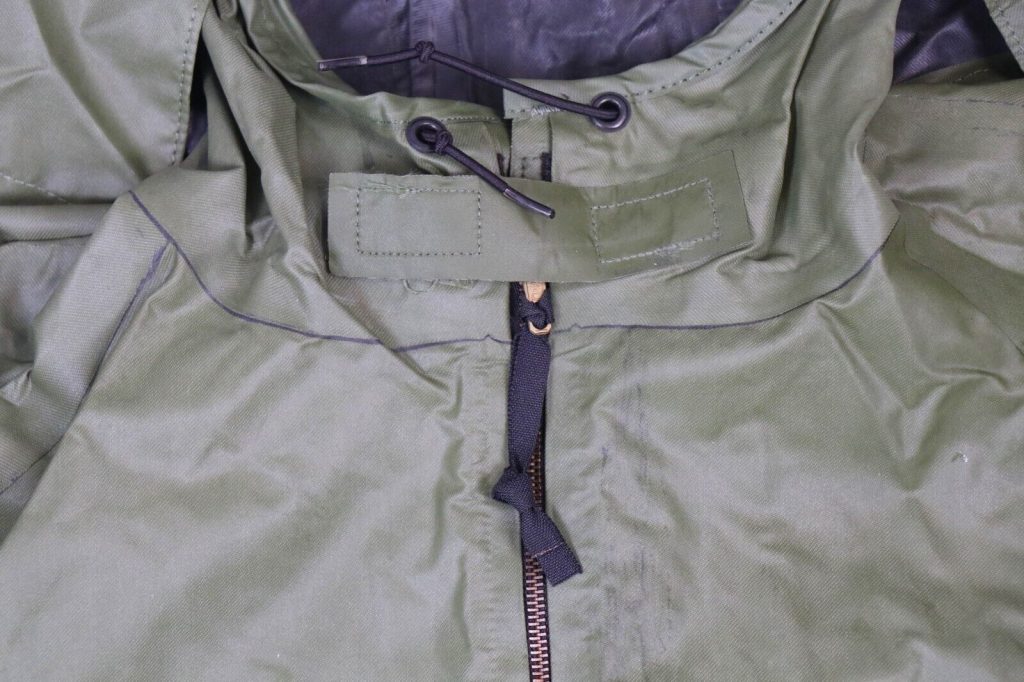 Large- 1990s US Army Wet Weather Parka Jacket Anorak OD Green Waterproof Rain