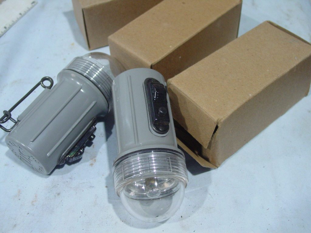 U.S. Navy Raft Emergency Flashlight Accur ELX Elyria OH w/ Safety Pin USGI Surp
