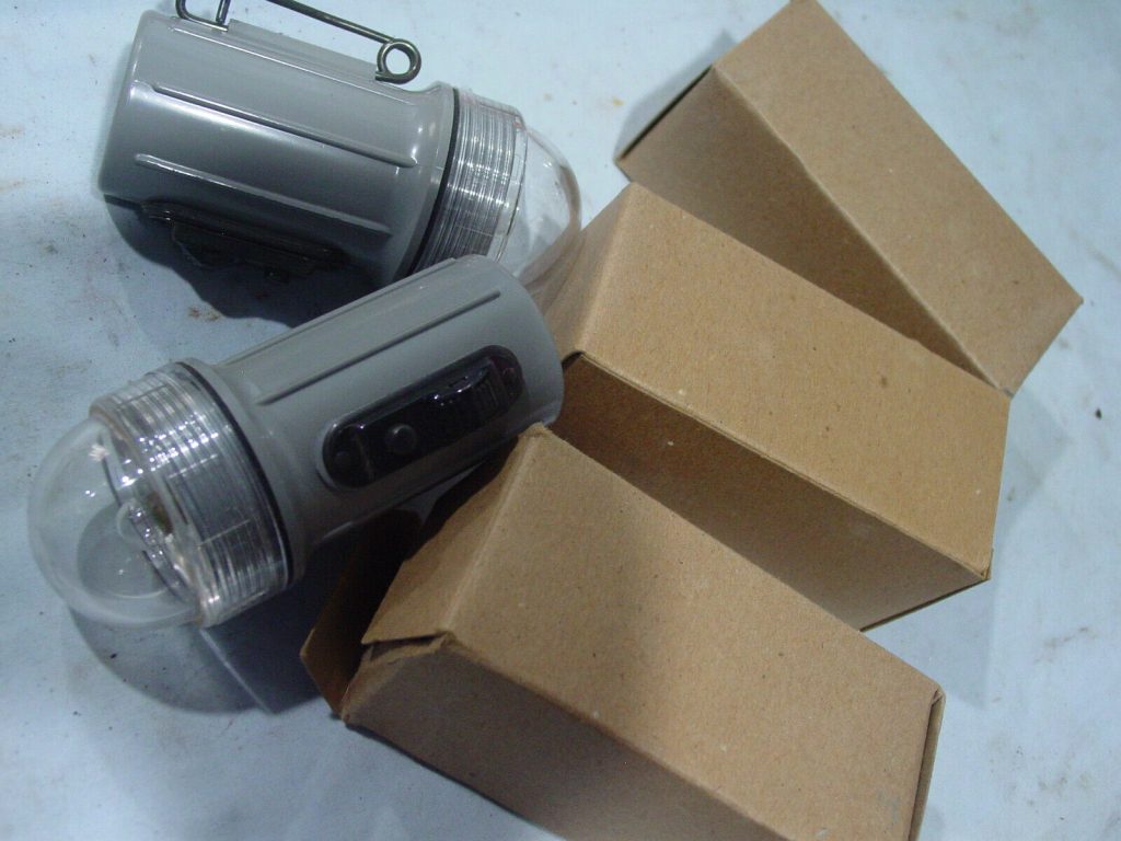 U.S. Navy Raft Emergency Flashlight Accur ELX Elyria OH w/ Safety Pin USGI Surp