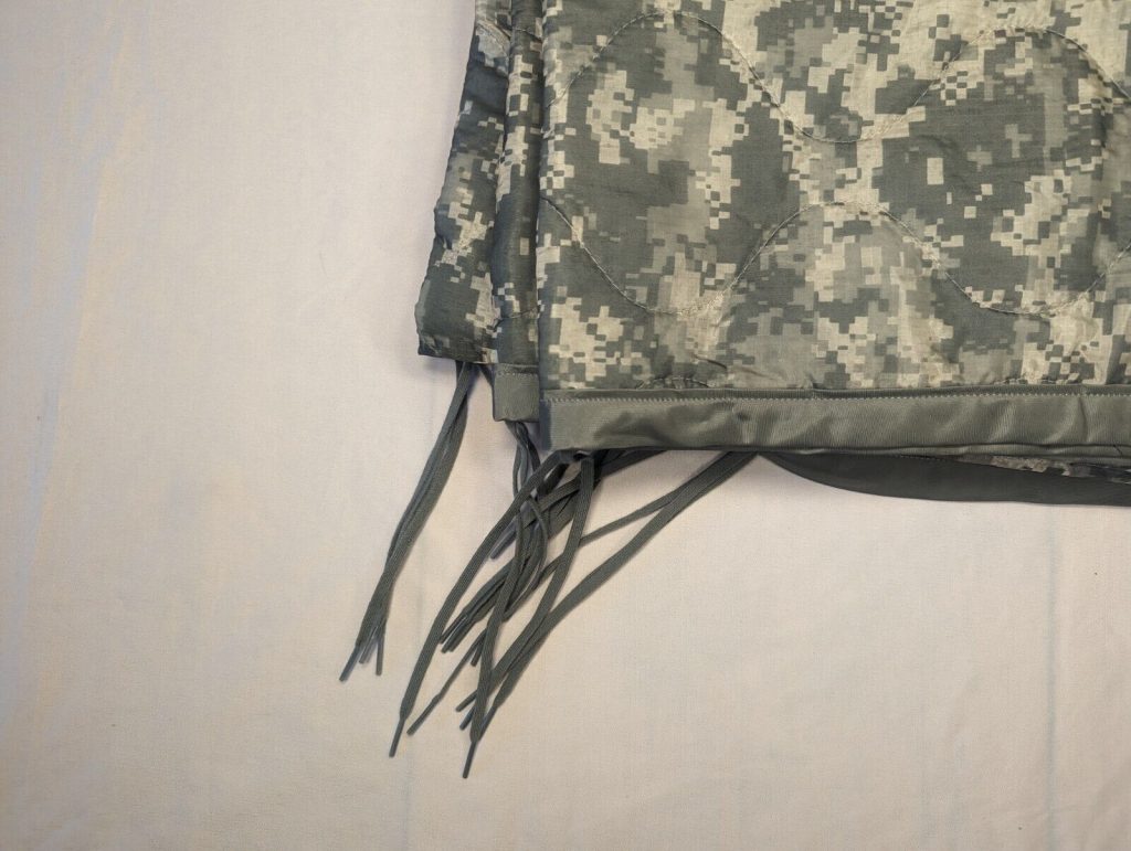 US Military Army ACU Digital Wet Weather Poncho Liner Woobie Blanket Good