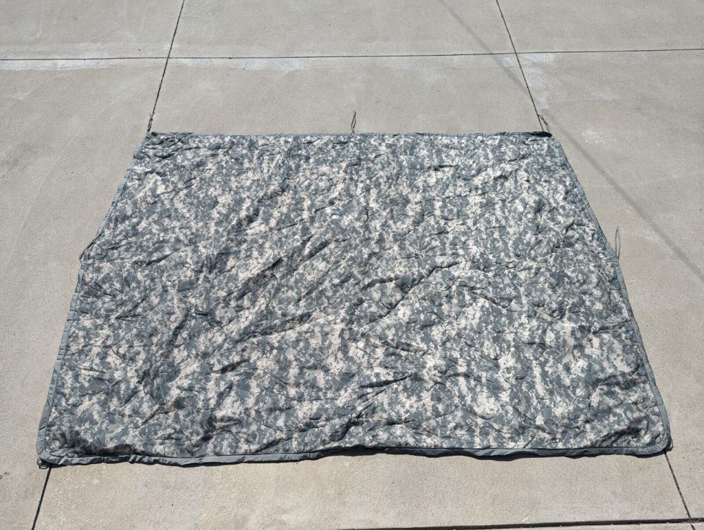 US Military Army ACU Digital Wet Weather Poncho Liner Woobie Blanket Good