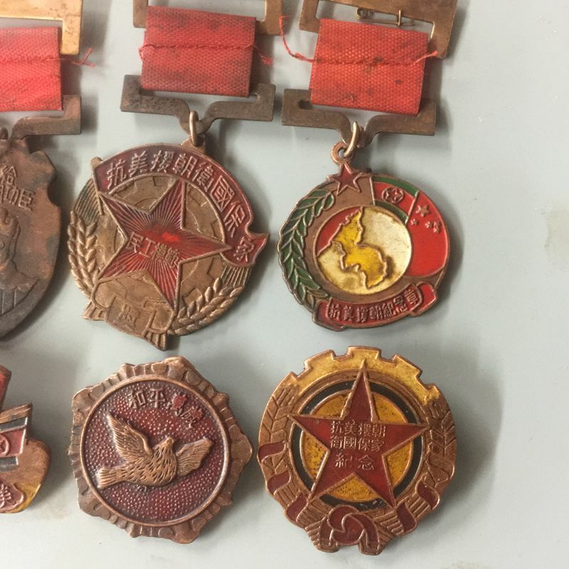 8 PCS Chinese Badge Korean war Medals Popular Collection