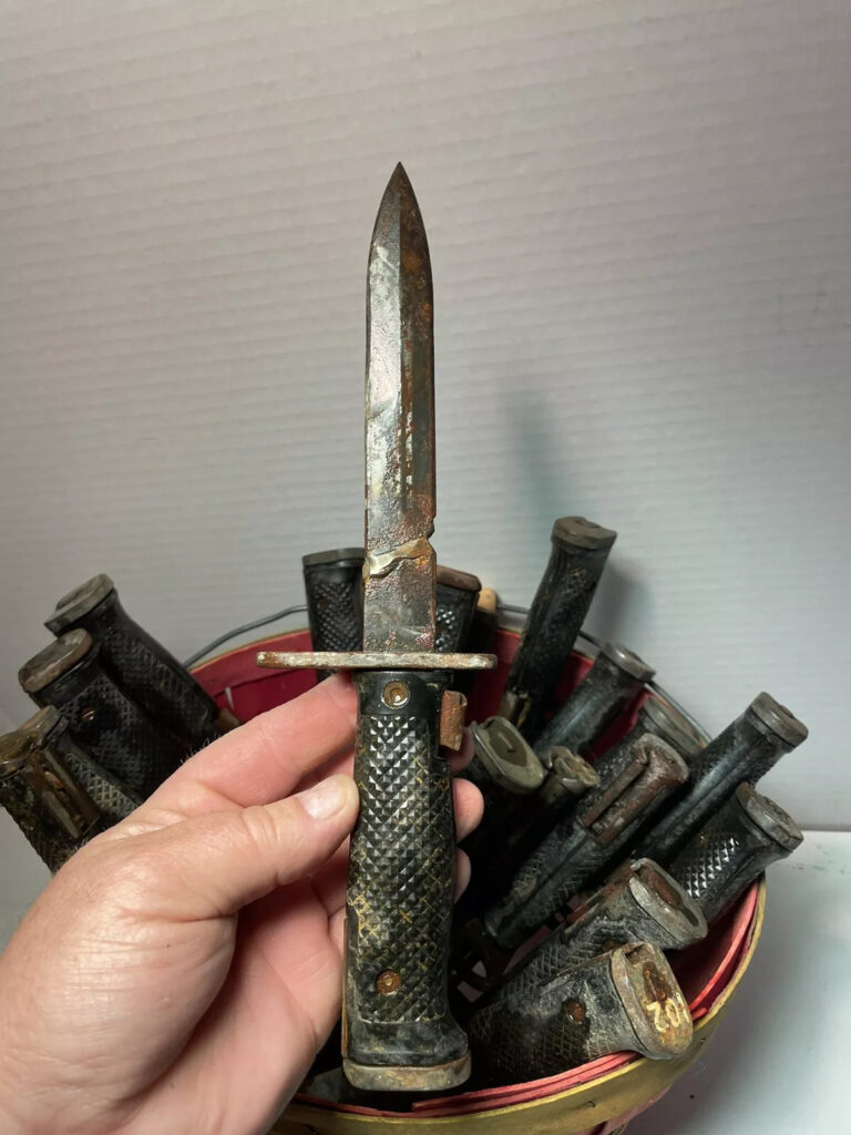 Vintage Decommissioned US M6 Bayonets