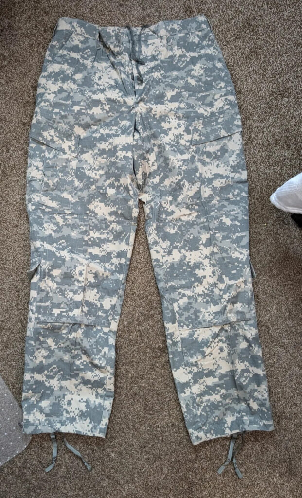 US Army Airborne Sergeant ACU Digital Camo Combat Uniform Pants Jacket Med/large
