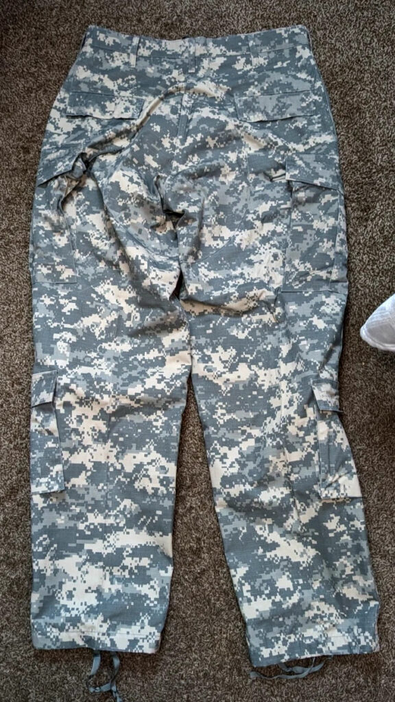 US Army Airborne Sergeant ACU Digital Camo Combat Uniform Pants Jacket Med/large