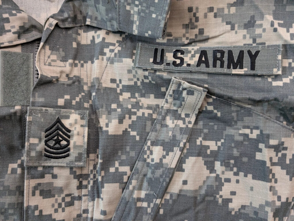 US Army Airborne Sergeant ACU Digital Camo Combat Uniform Pants Jacket Med/large