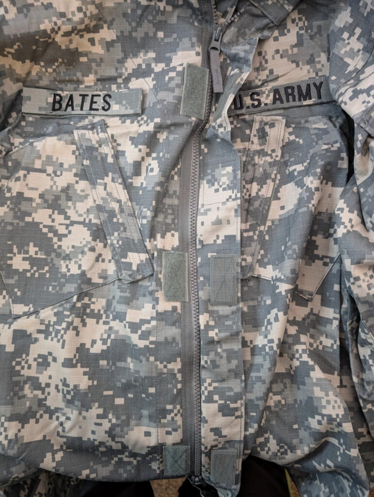 US Army Airborne Sergeant ACU Digital Camo Combat Uniform Pants Jacket Med/large