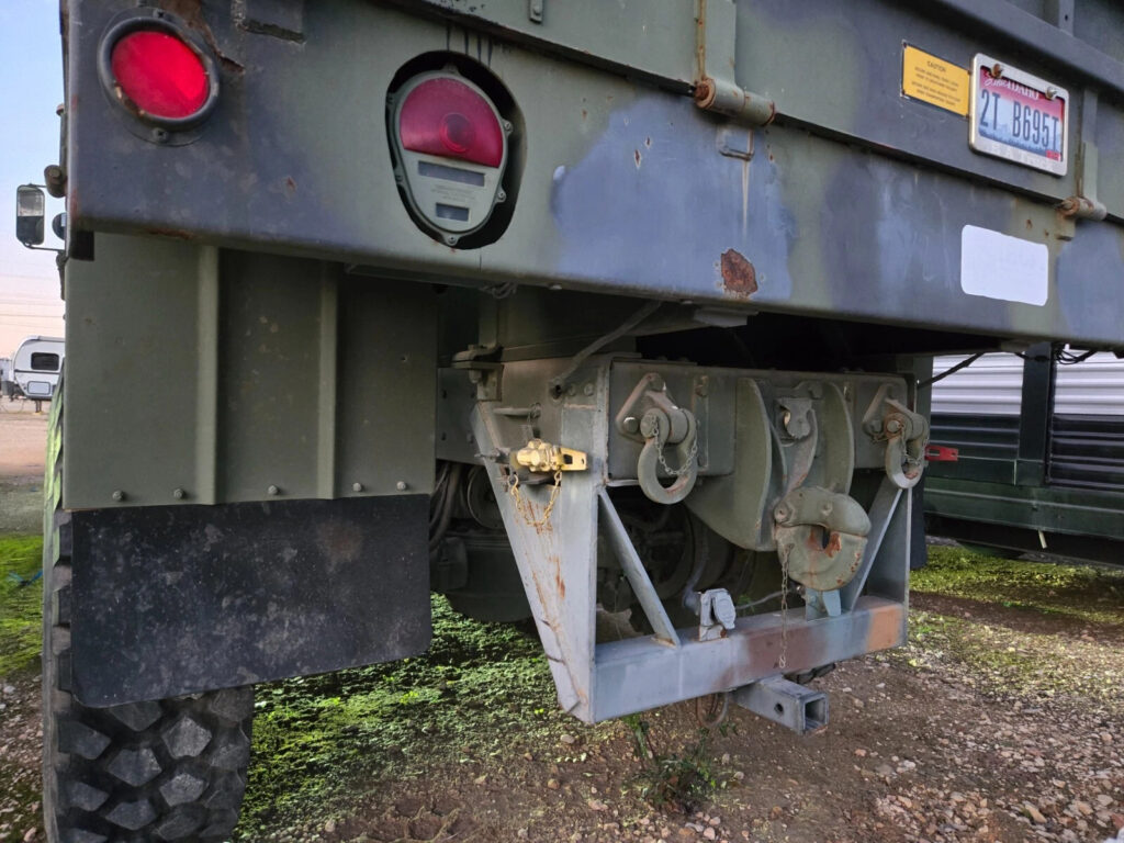 M923a2 Military 5-Ton Cargo Truck and M989a1 Heavy Expanded Mobility Ammunition