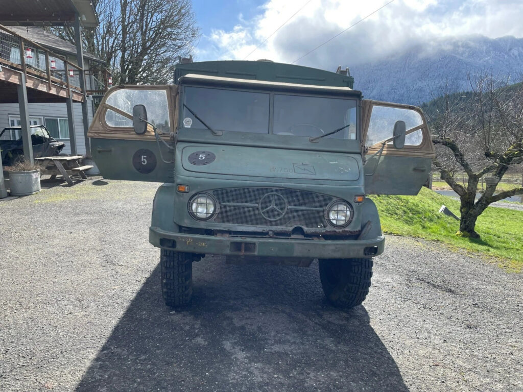 1966 Mercedes Unimog 404 Radio BOX