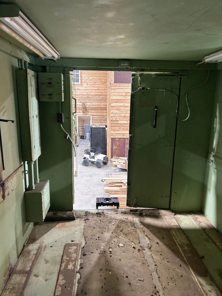 1998 Stewart and Stevenson M1079 Van Body Truck 4×4 CAT Diesel Engine. Low Miles