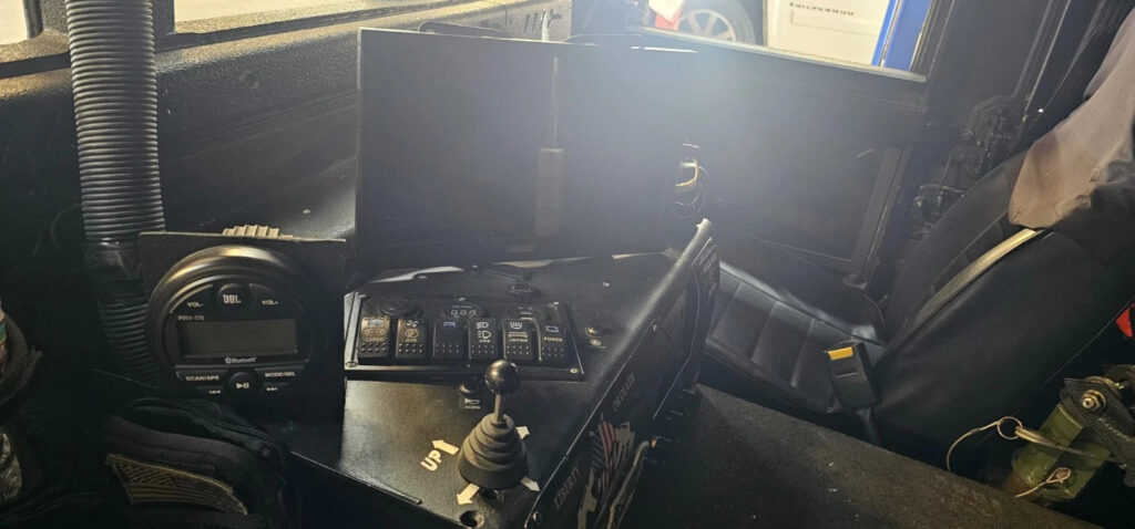 M1025a1 Hummer with 12 Valve and ToNS of mods