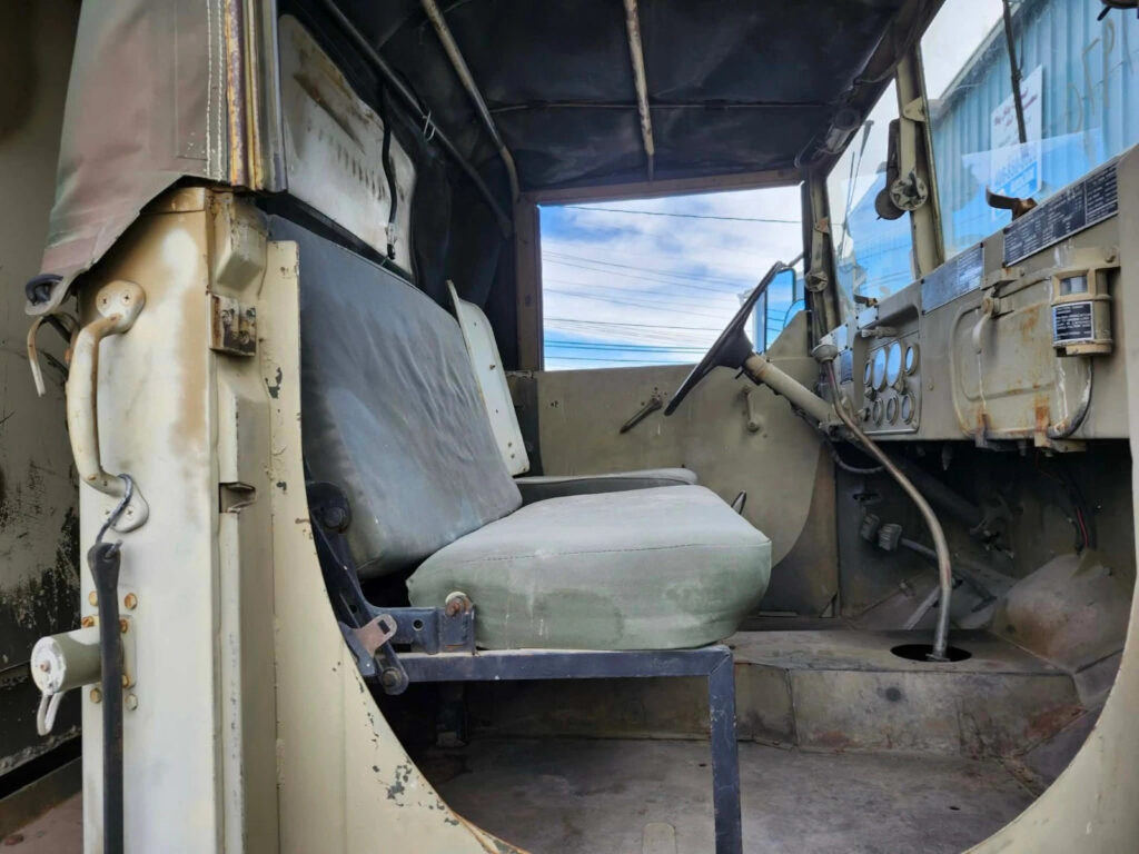 1970 Kaiser Xm820 6×6 Expandable Comand Center box