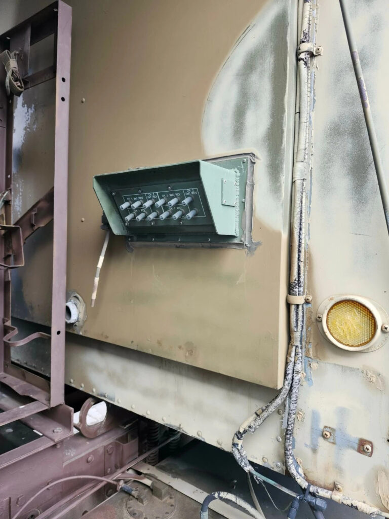 1970 Kaiser Xm820 6×6 Expandable Comand Center box