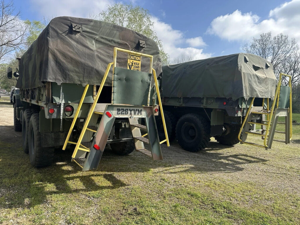 Am General Military Vehicle 6X6 Truck —m923a