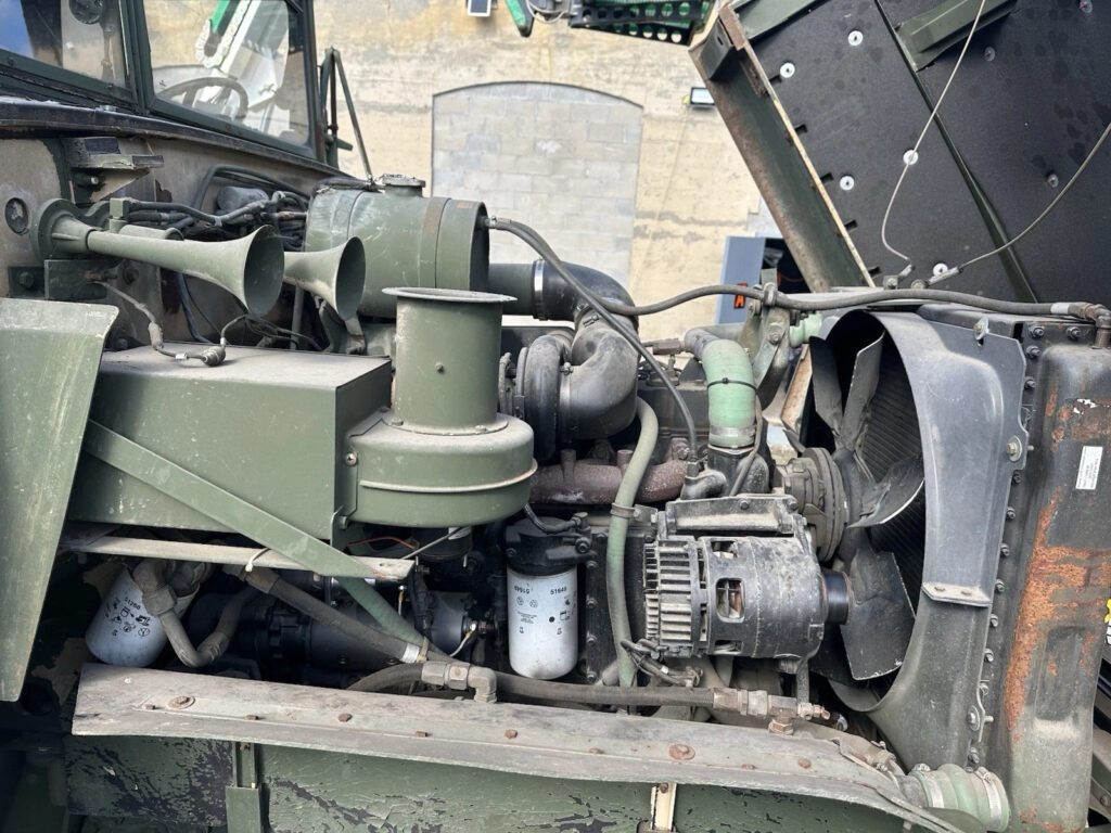 Am General Military Vehicle 6X6 Truck —m923a