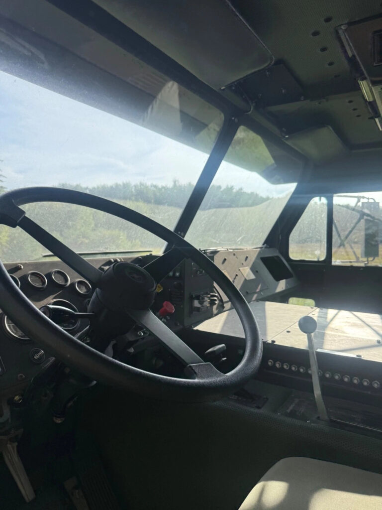2008 Overhaul Oshkosh M1070 8×8 Semi Tractor