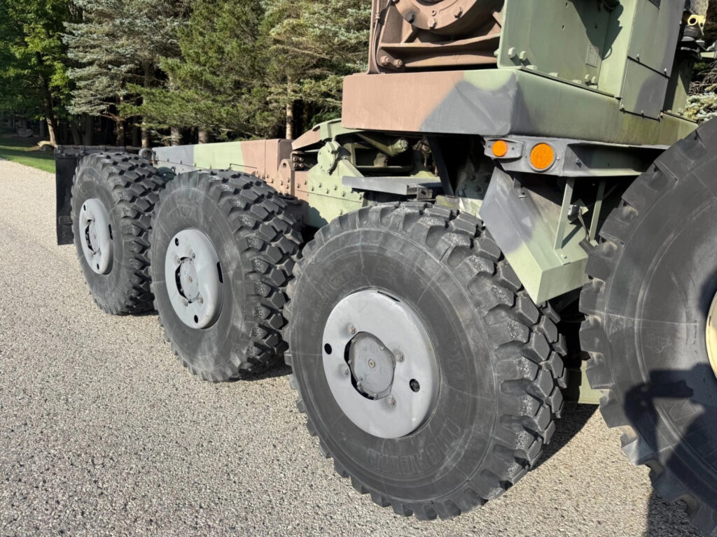2008 Overhaul Oshkosh M1070 8×8 Semi Tractor